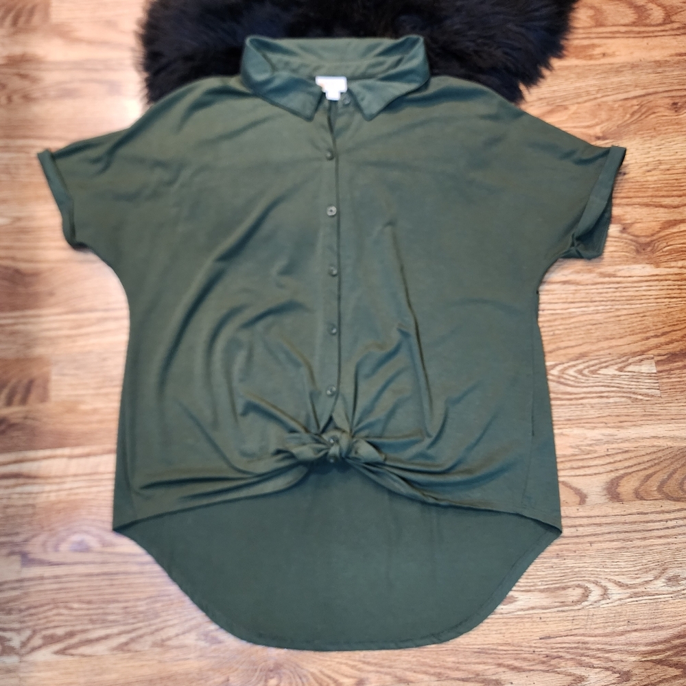 LulaRoe Charlie Button-up Solid Green Top Women's Size Large